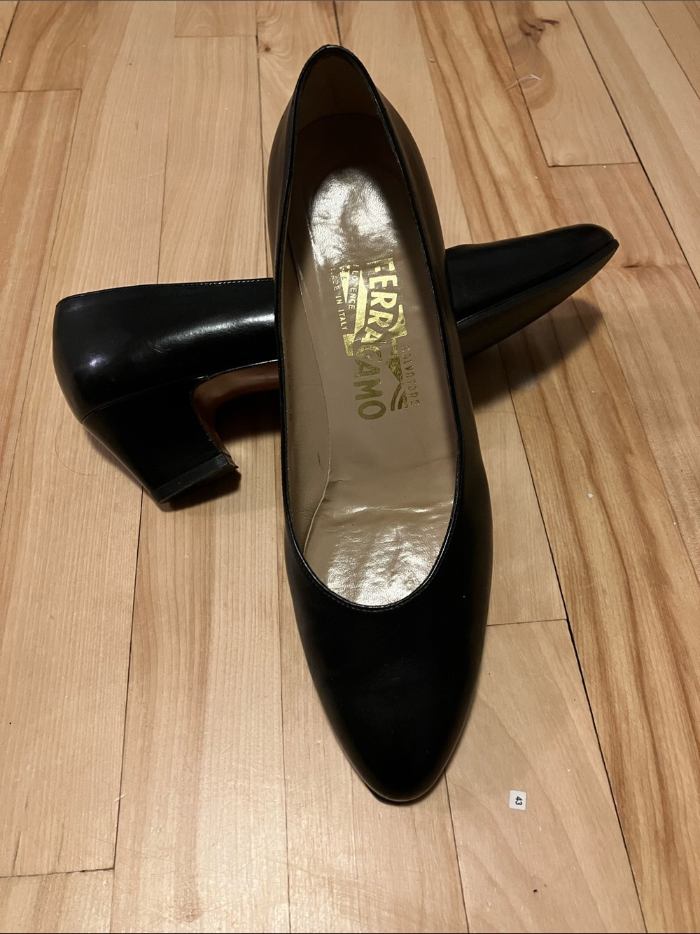 80-90 Vintage Salvatore Ferragamo Black Leather Pointed-Toe Very Good Condition